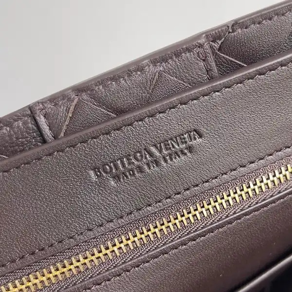 BOTTEGA VENETA SMALL ANDIAMO-25*22*10.5cm