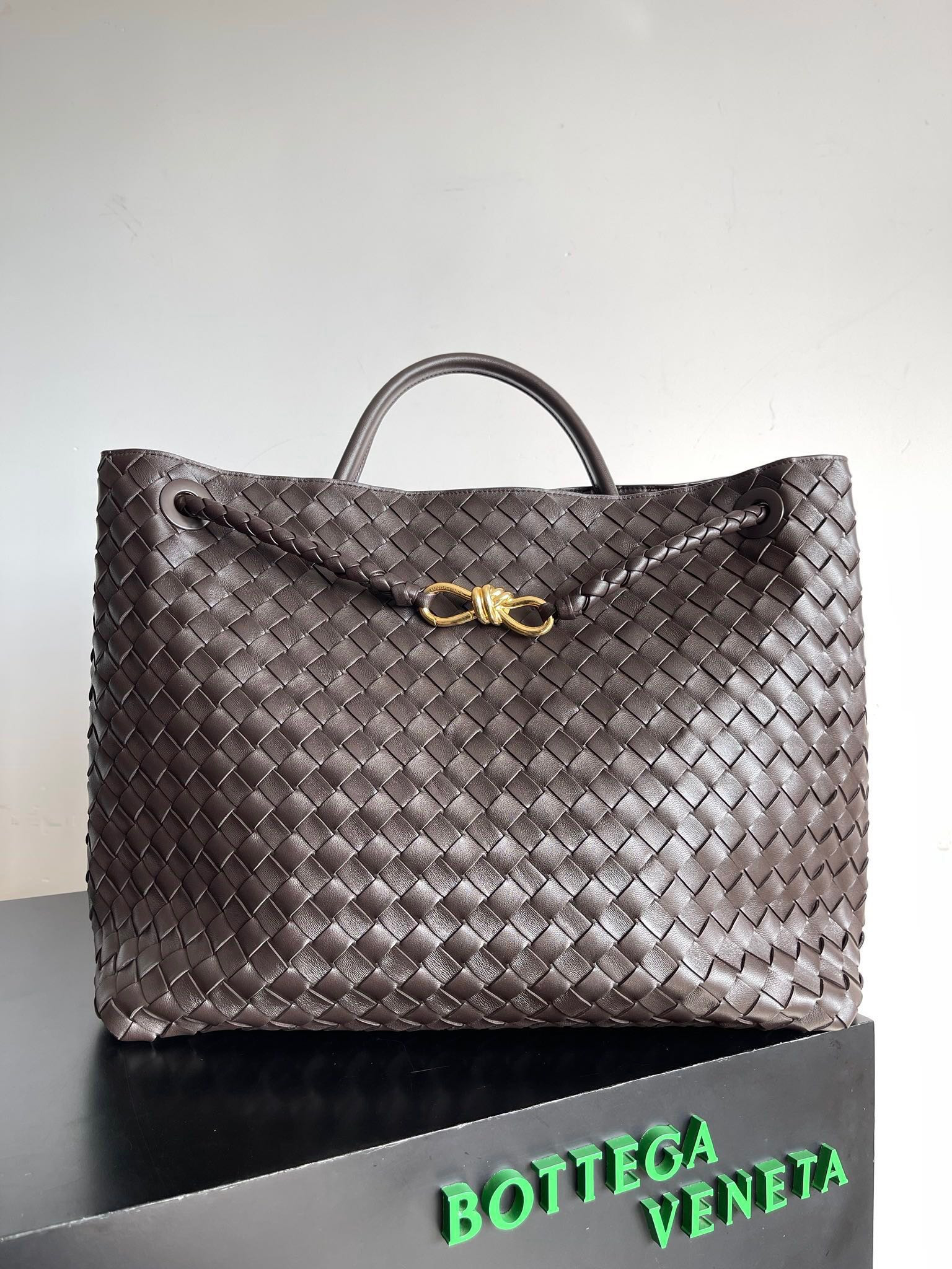 BOTTEGA VENETA  ANDIAMO-25 32 45CM