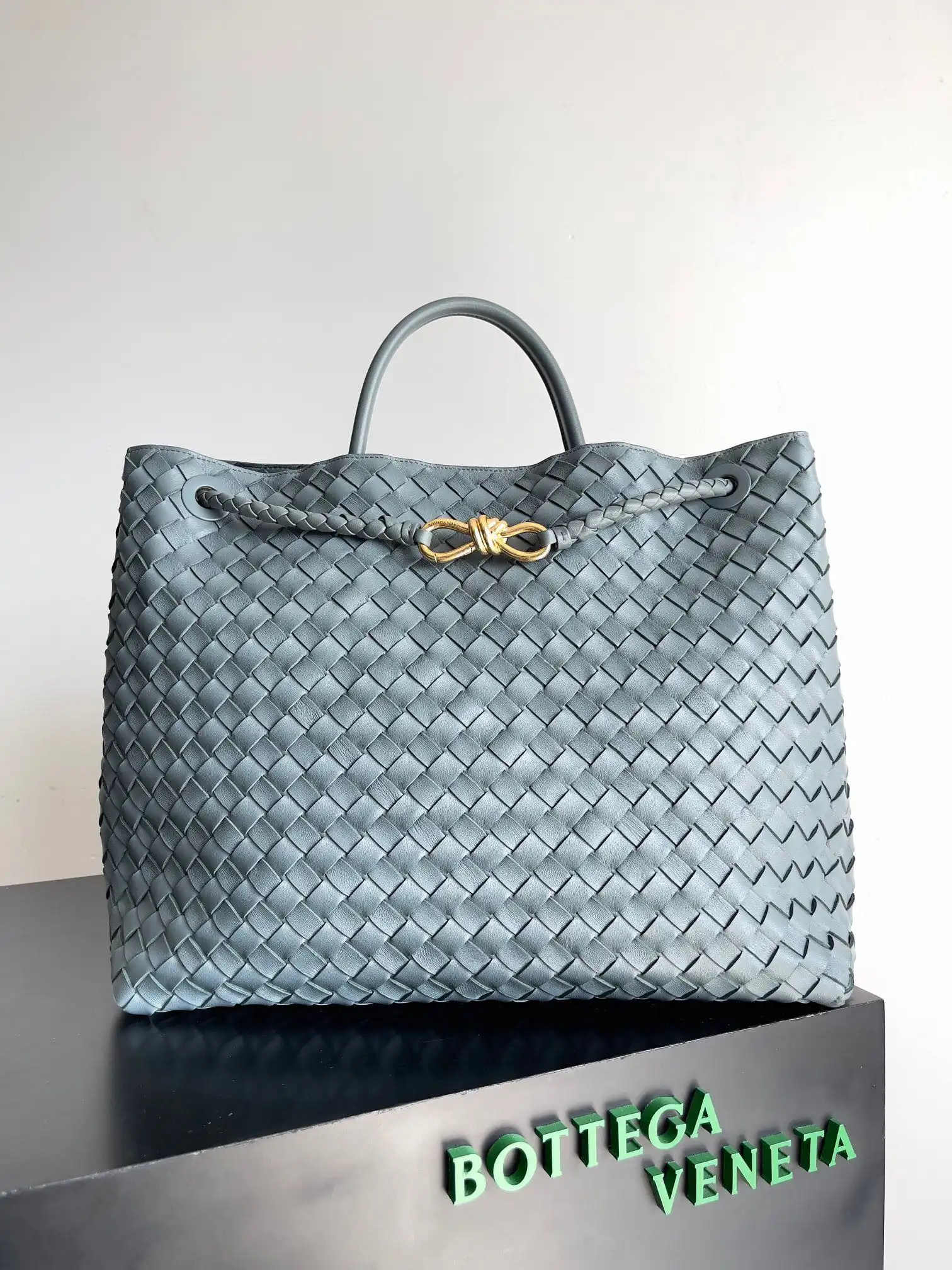 First Bag Ru BOTTEGA VENETA LARGE Andiamo