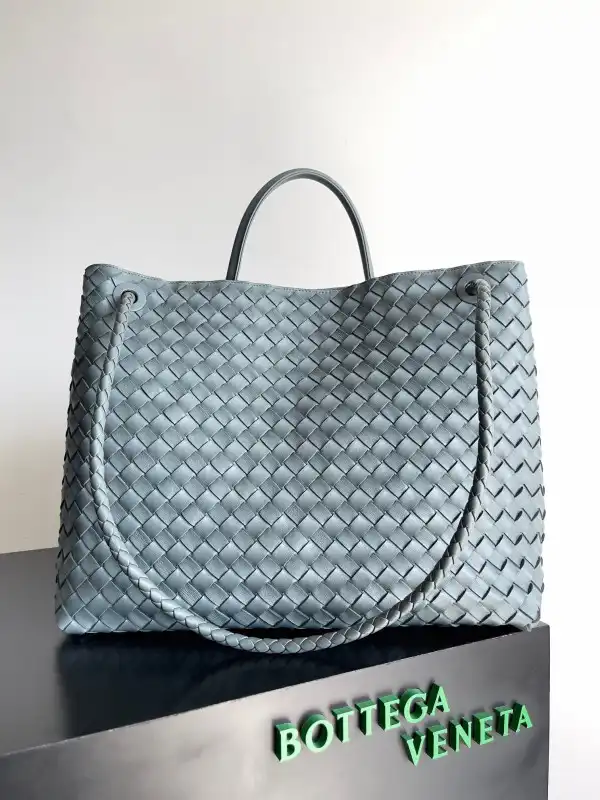 First Bag Ru BOTTEGA VENETA LARGE Andiamo