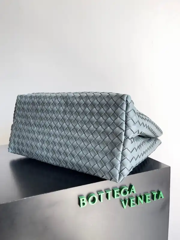 First Bag Ru BOTTEGA VENETA LARGE Andiamo