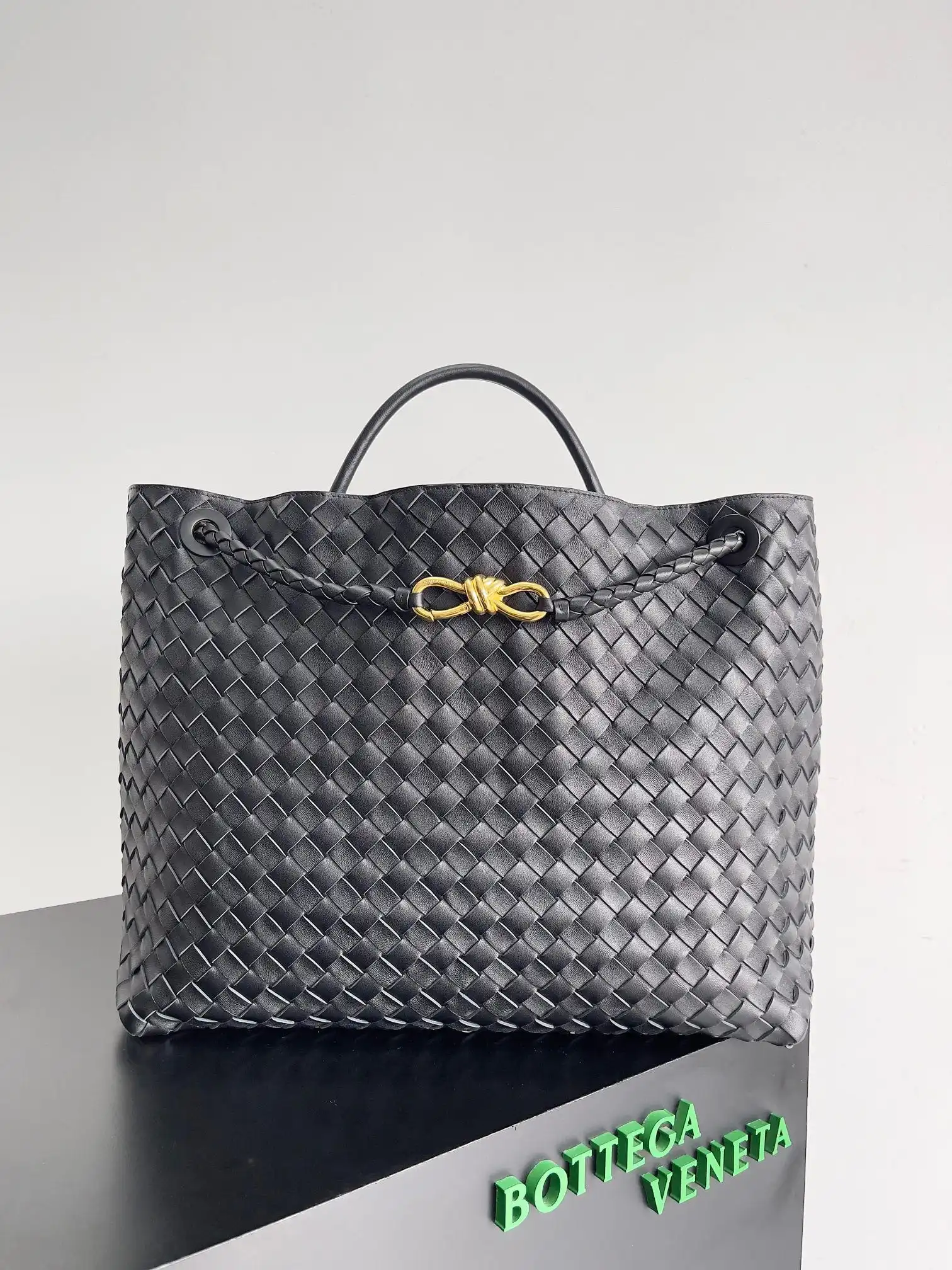 First Bag Ru BOTTEGA VENETA LARGE Andiamo