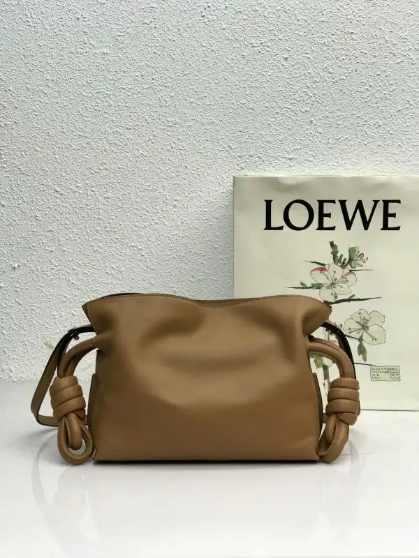 First bag ru Lowee Mini Flamenco CHANELutch-18-23.9-9cm