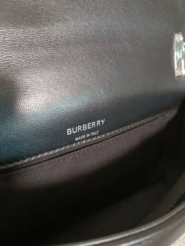 Bagsoffer BURBERRY Small Lola Camera Bag