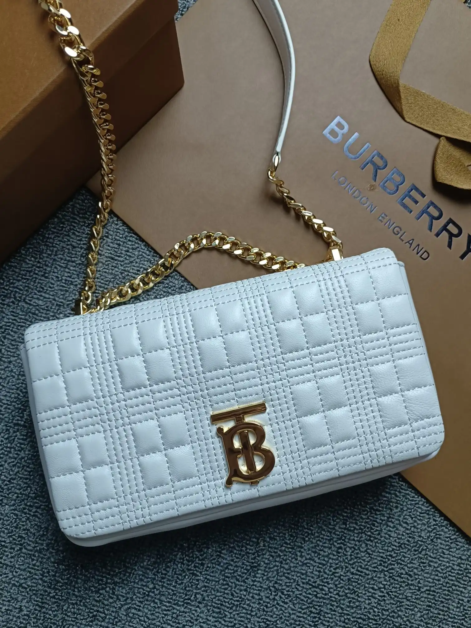 Frstbag ru BURBERRY MINI Lola Camera Bag