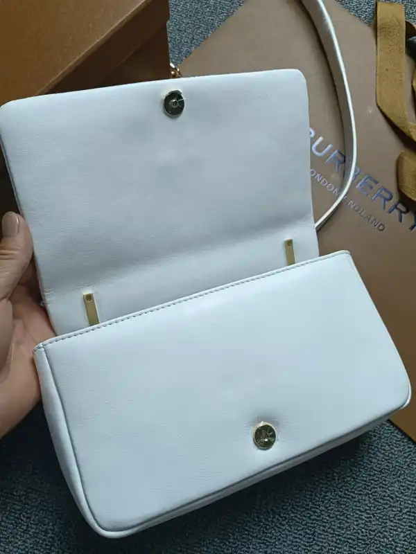 Bagsoffer BURBERRY MINI Lola Camera Bag