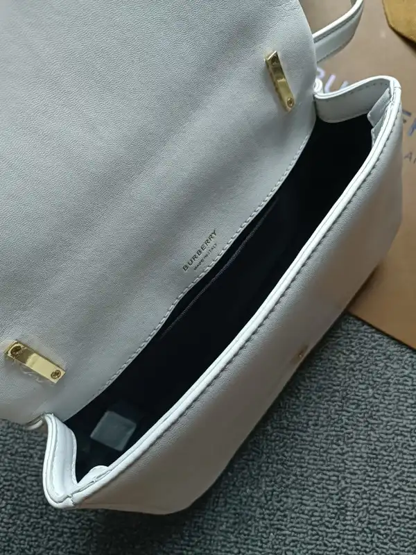 Bagsoffer BURBERRY MINI Lola Camera Bag