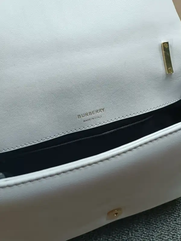 Bagsoffer BURBERRY MINI Lola Camera Bag