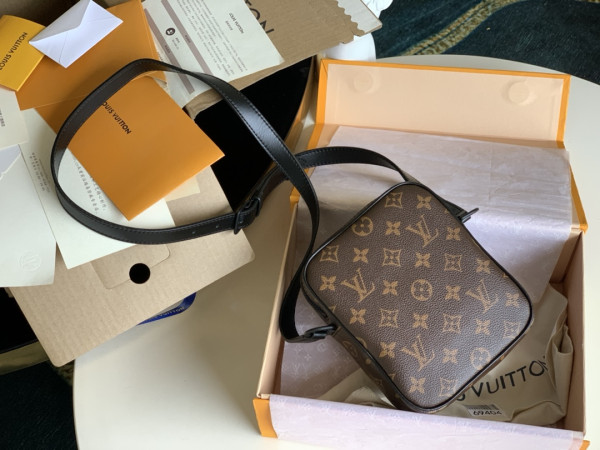 HOT SALE LOUIS VUITTON Christopher Wearable Wallet