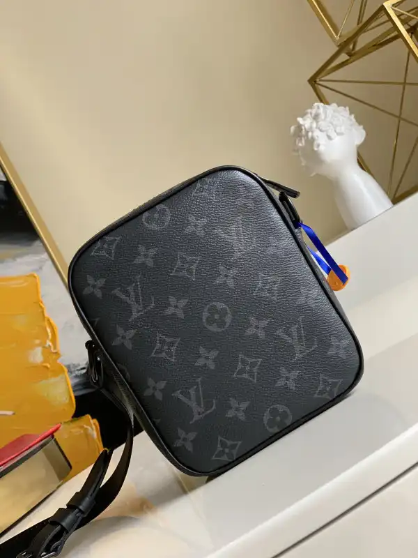 TO LOUIS VUITTON Christopher Wearable Wallet