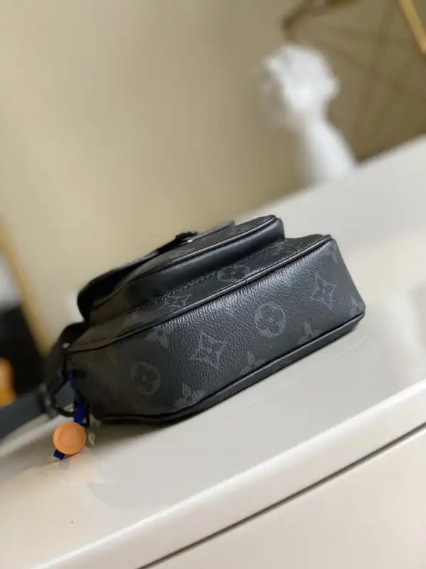 Affordable LOUIS VUITTON Christopher Wearable Wallet