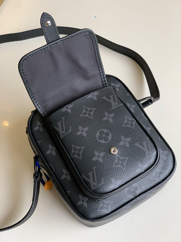 HOT SALE LOUIS VUITTON Christopher Wearable Wallet