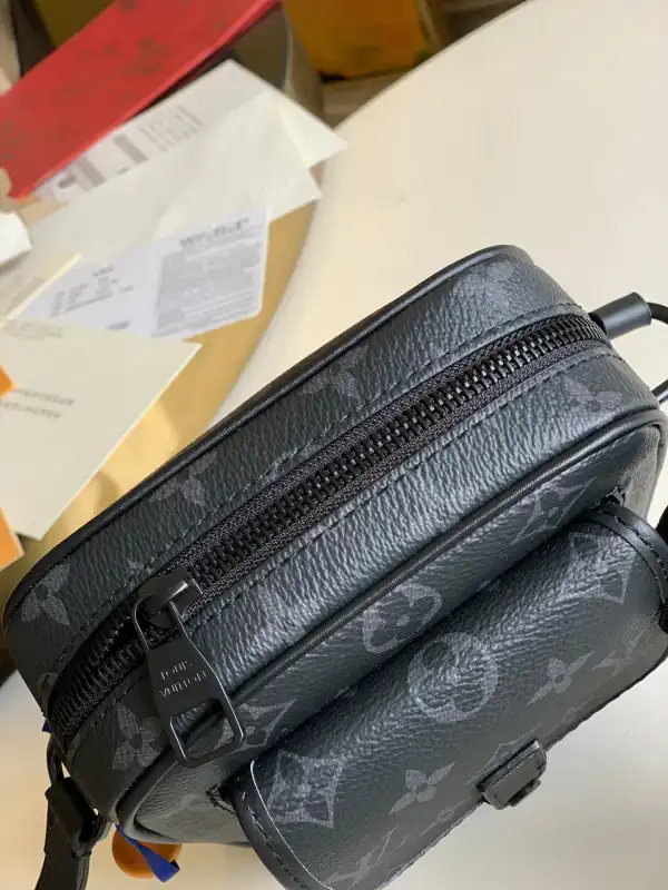 Rep LOUIS VUITTON Christopher Wearable Wallet