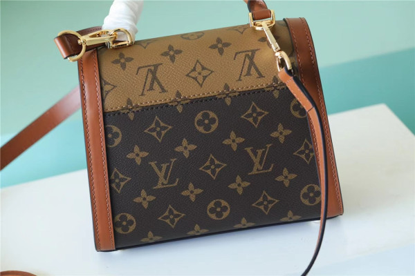 LOUIS VUITTON DAUPHINE CAPITALE