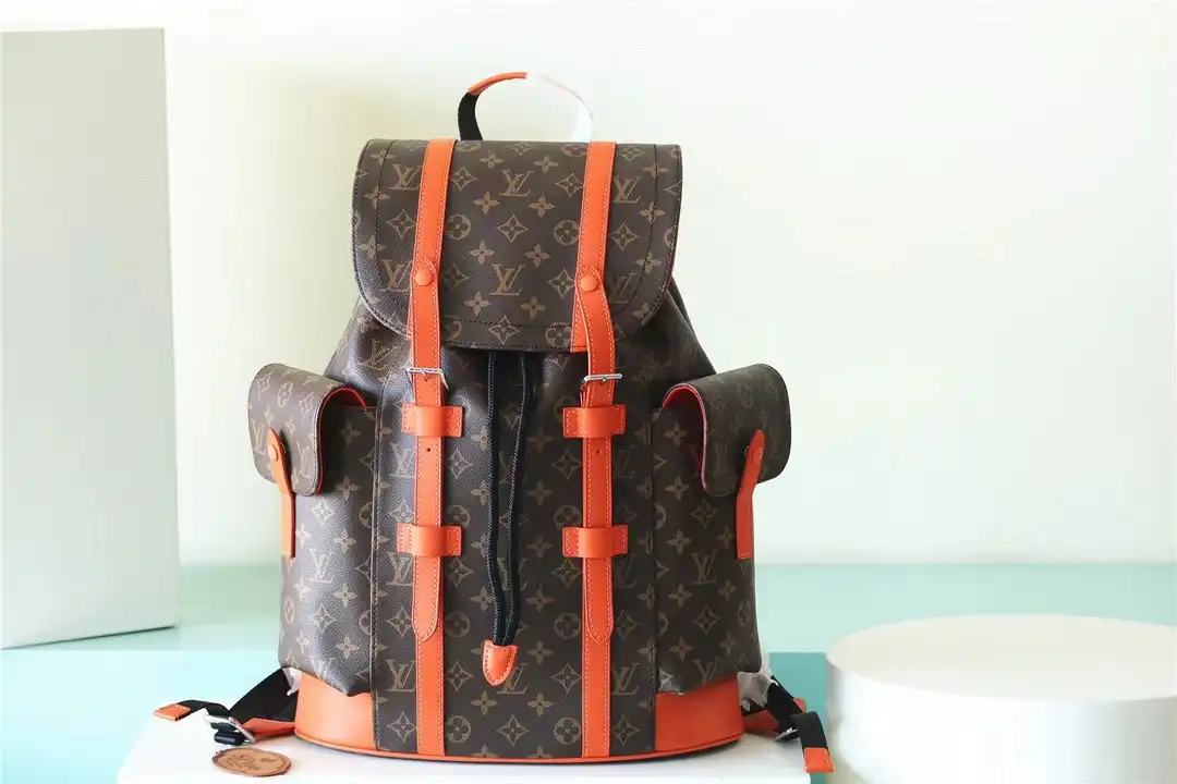 First bag ru LOUIS VUITTON CHRISTOPHER MM