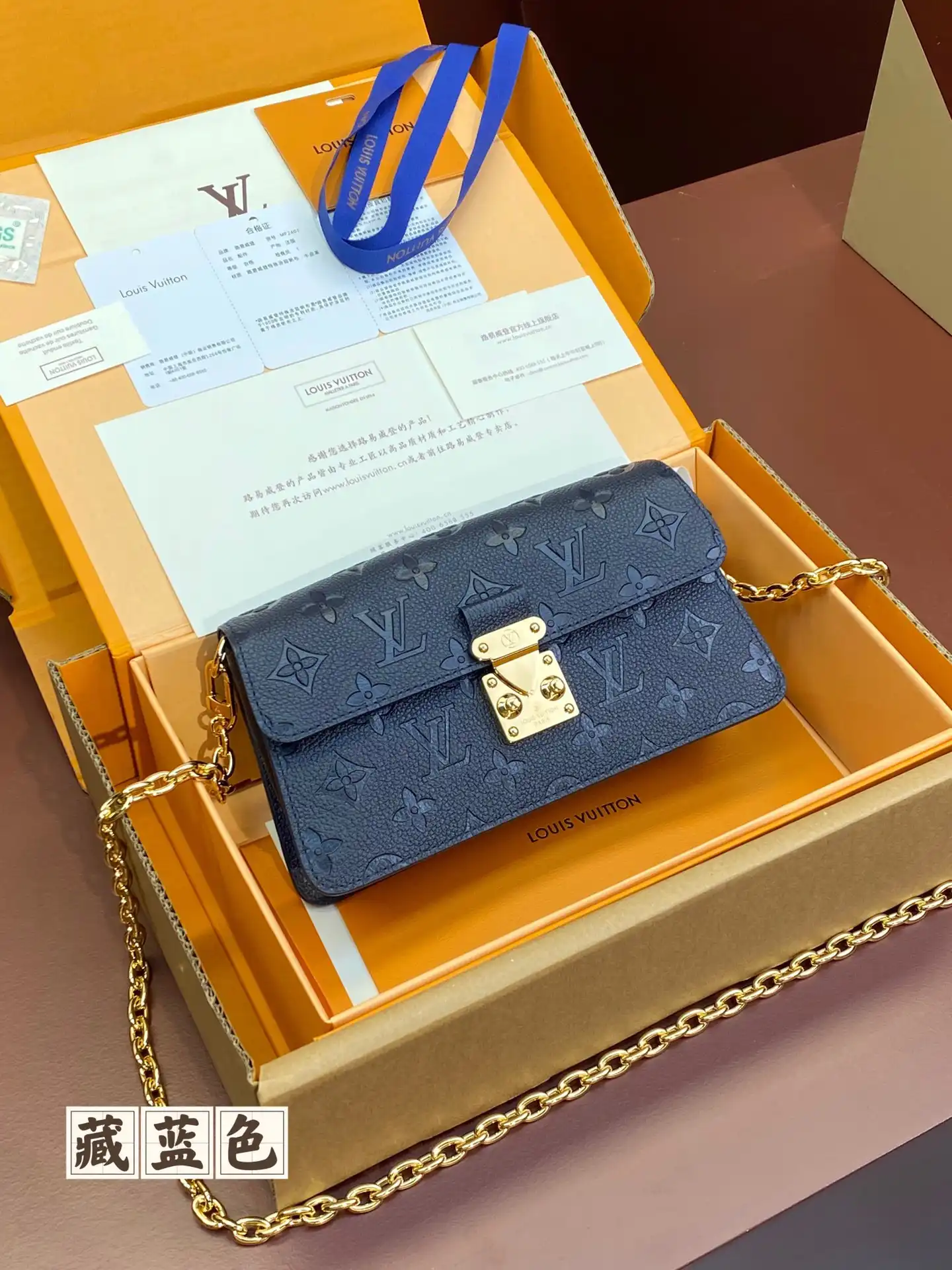 First bag ru LOUIS VUITTON Wallet On Chain Métis