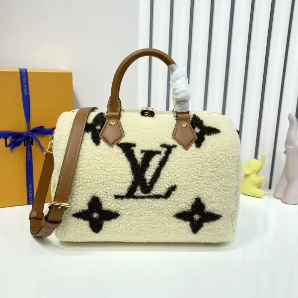 Eliminating the middleman and passing on savings to you. With massive production and tax-free benefits LOUIS VUITTON SPEEDY BANDOULIÈRE 25