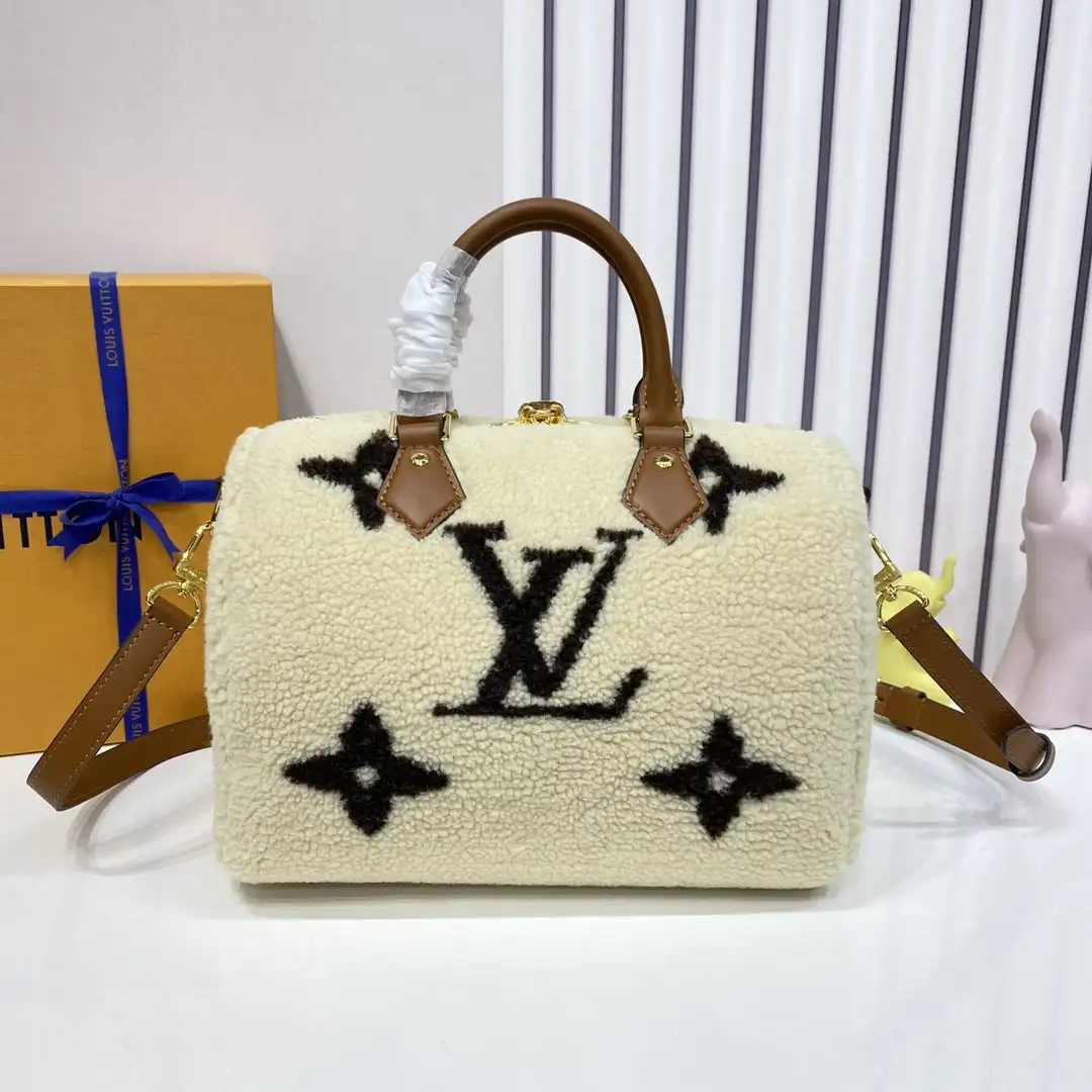 Eliminating the middleman and passing on savings to you. With massive production and tax-free benefits LOUIS VUITTON SPEEDY BANDOULIÈRE 25