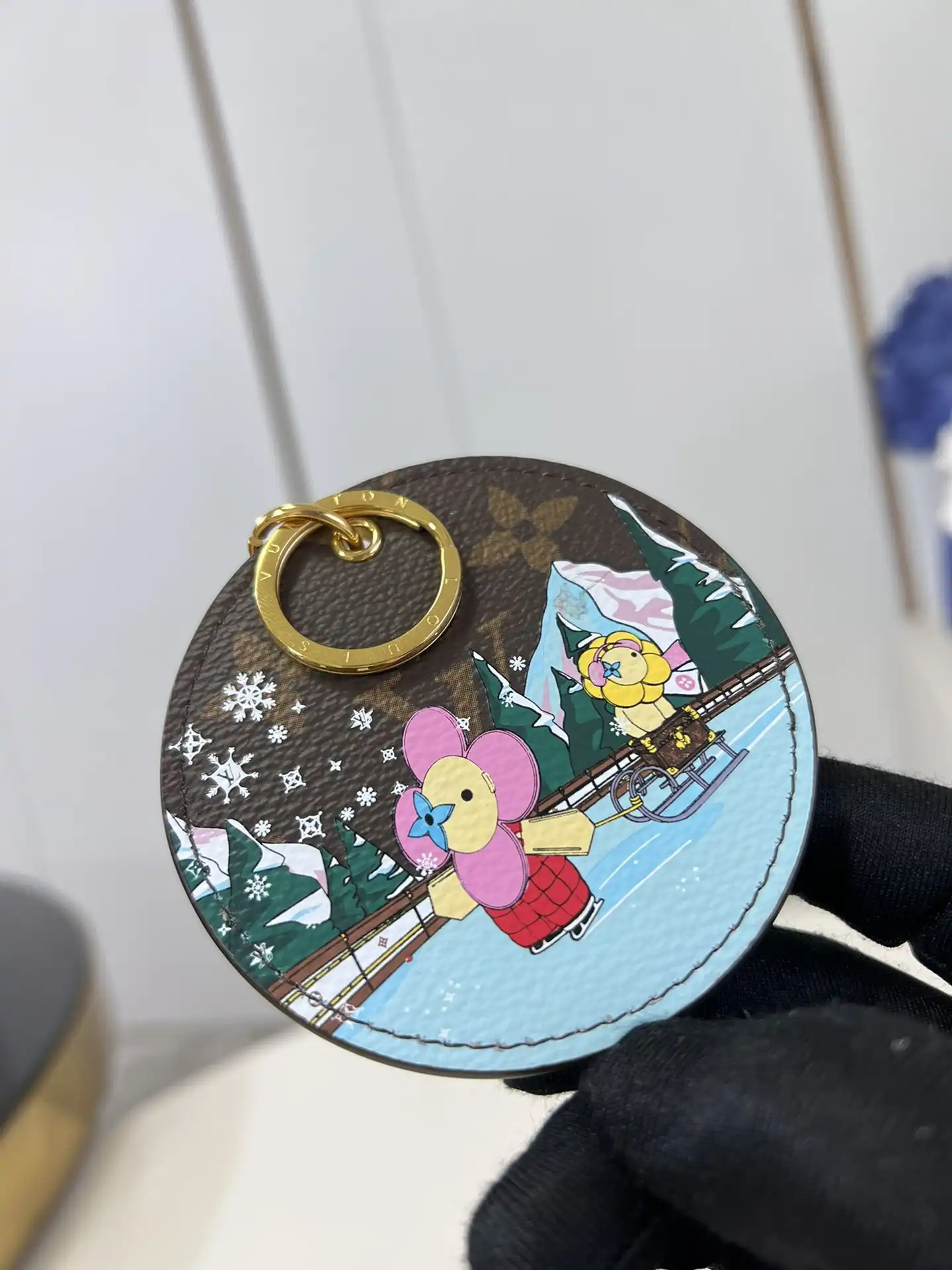 TO LOUIS VUITTON Illustre Ice Skate Bag Charm And Key Holder