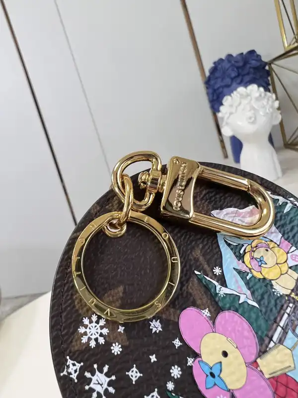 TO LOUIS VUITTON Illustre Ice Skate Bag Charm And Key Holder