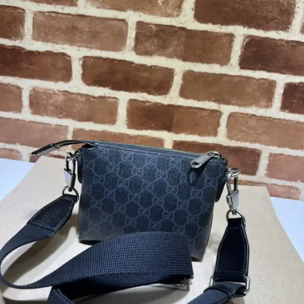 Gucci GG Messenger bag