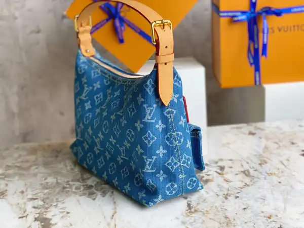 First bag ru LOUIS VUITTON VINTAGE DENIM