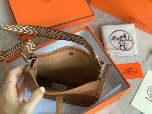 Yupoo bagsoffer Hermes Mini Evelyne