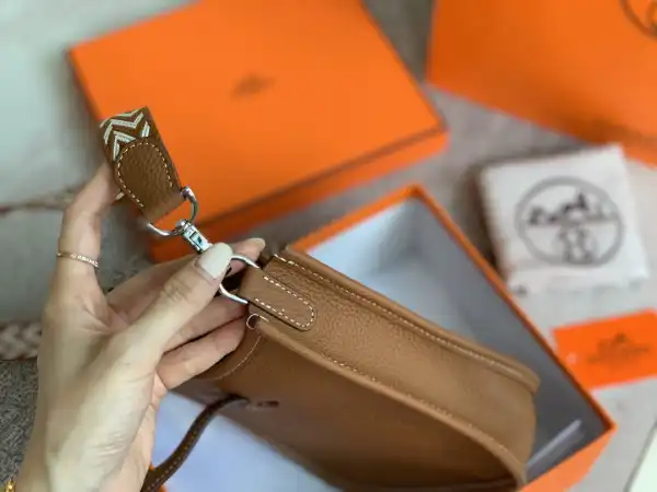 Yupoo bagsoffer Hermes Mini Evelyne