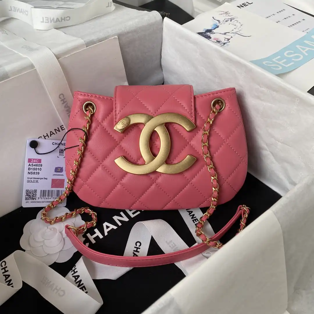 First bag ru CHANEL SMALL MESSENGER BAG