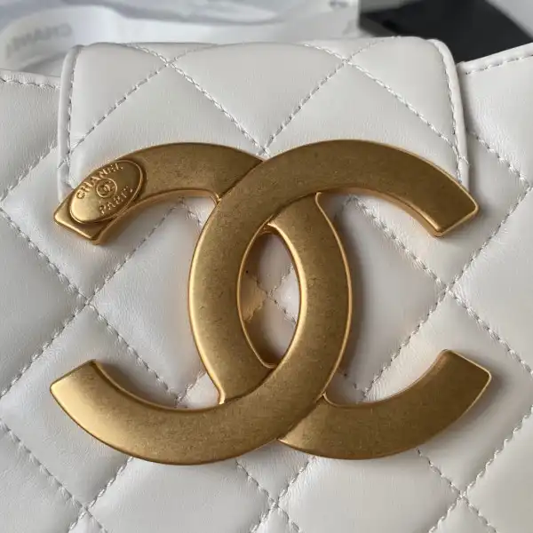 First bag ru CHANEL SMALL MESSENGER BAG