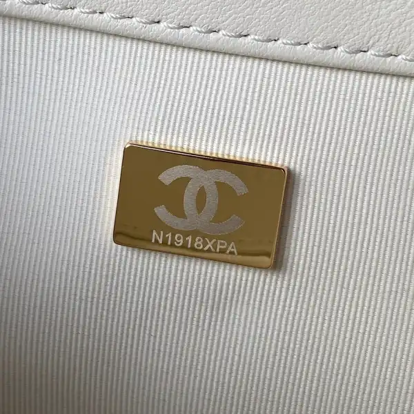 First bag ru CHANEL SMALL MESSENGER BAG