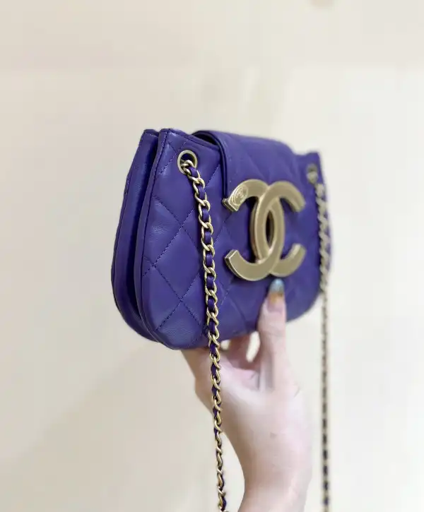 CHANEL SMALL MESSENGER BAG