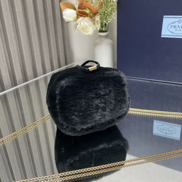 Yupoo bagsoffer PRADA  Shearling Bucket Bag