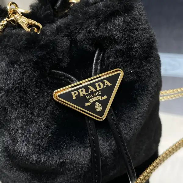 Yupoo bagsoffer PRADA  Shearling Bucket Bag