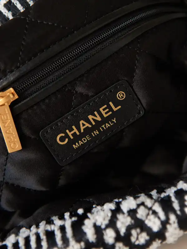 CHANEL 22 HANDBAG