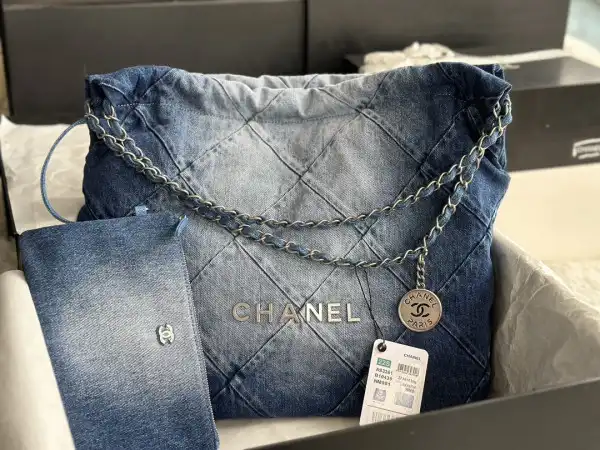 CHANEL 22 HANDBAG