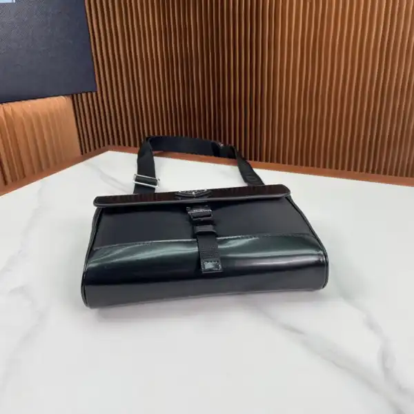 Yupoo bagsoffer PRADA Re-Nylon and leather shoulder bag