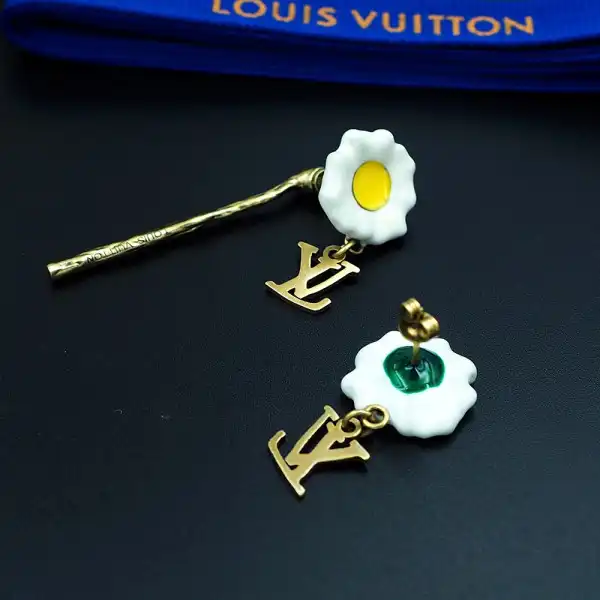 Firstbag Ru LOUIS VUITTON EARRINGS