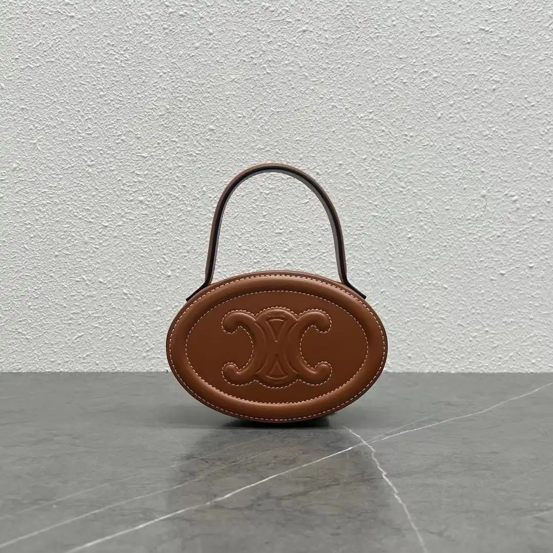 OVAL BAG CUIR TRIOMPHE CLUTCH