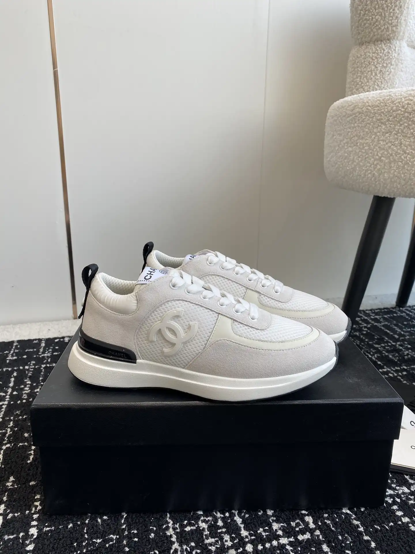 CHANEL SNEAKER