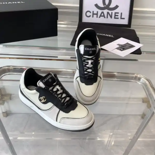 CHANEL SNEAKER