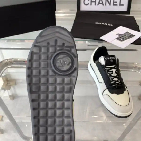 CHANEL SNEAKER