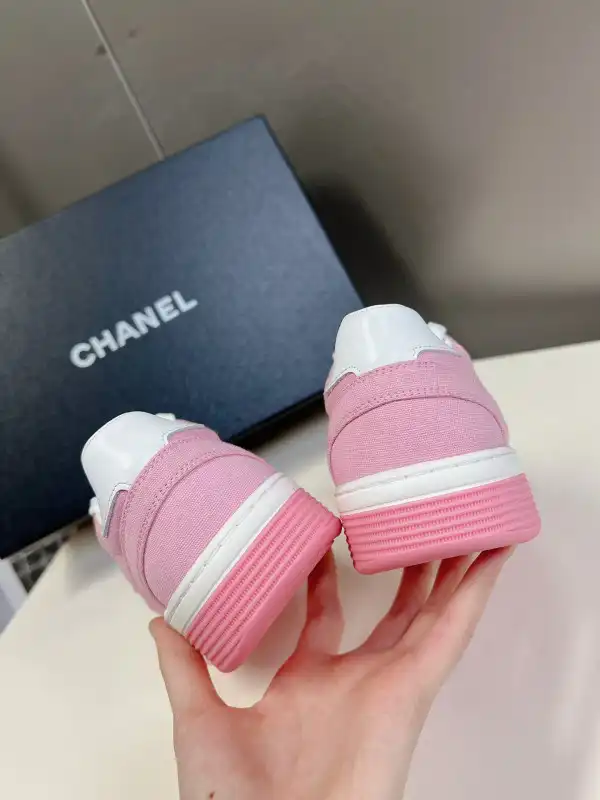 CHANEL SNEAKER