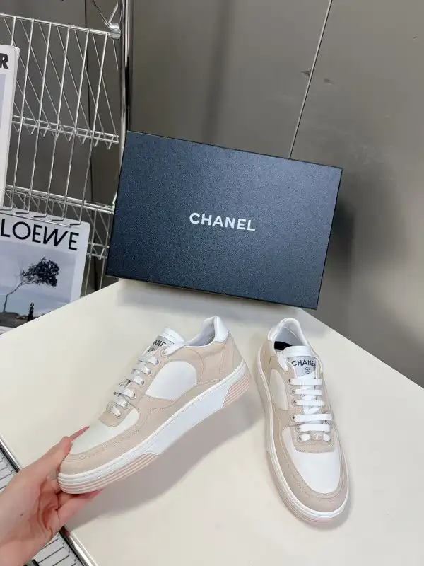 CHANEL SNEAKER