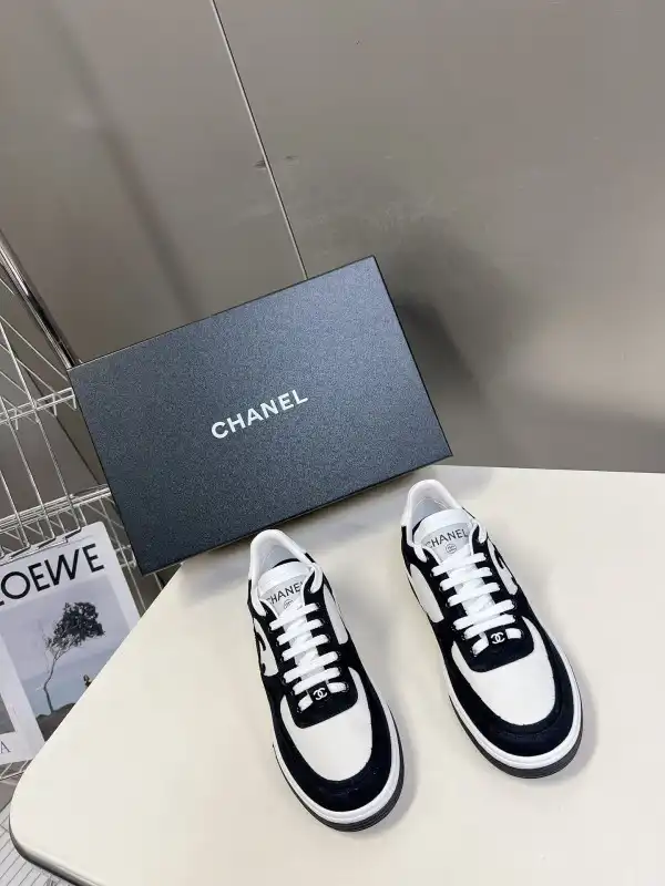 CHANEL SNEAKER