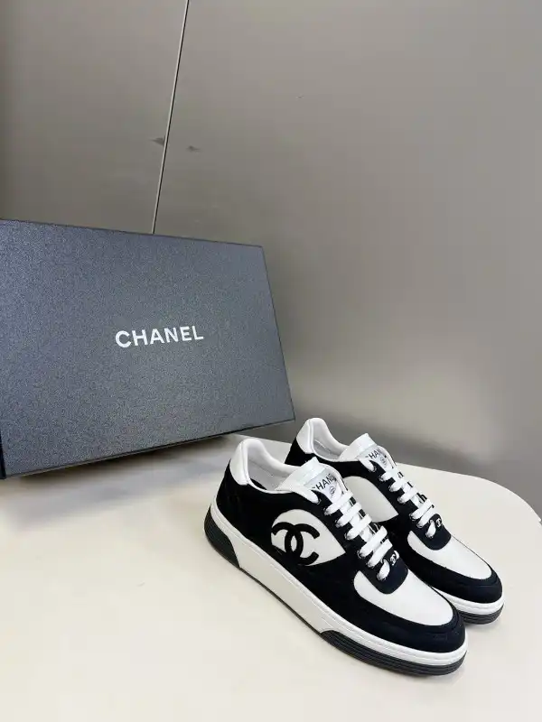 CHANEL SNEAKER