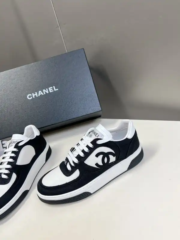 CHANEL SNEAKER