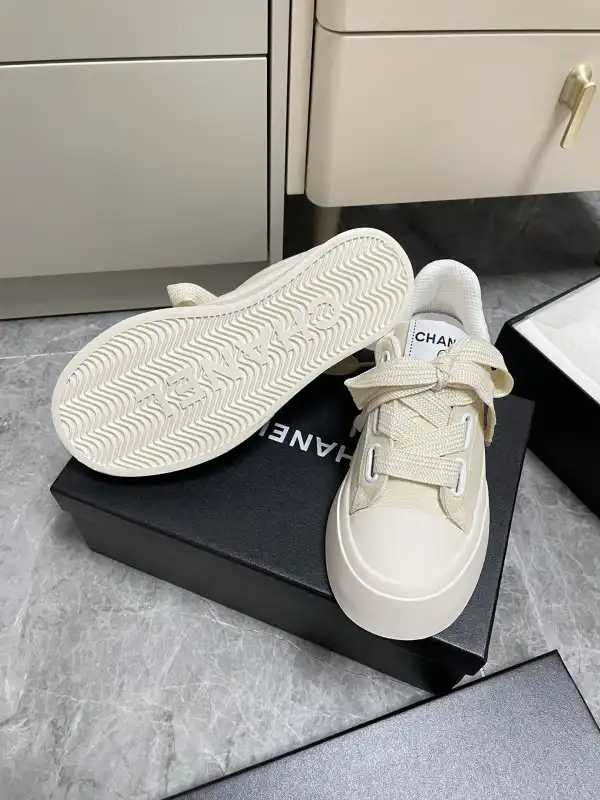 CHANEL SNEAKER