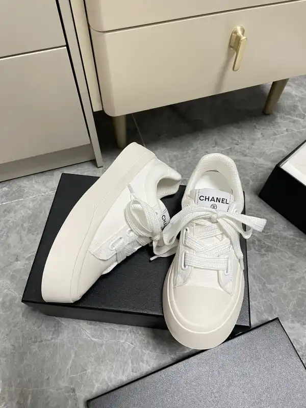 CHANEL SNEAKER