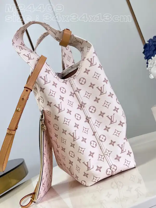 First bag ru LOUIS VUITTON Atlantis GM